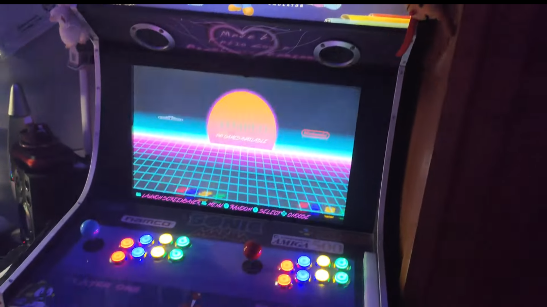 Cabinato Arcade Anni 80 con Raspberry Pi 4 e comandi arcade